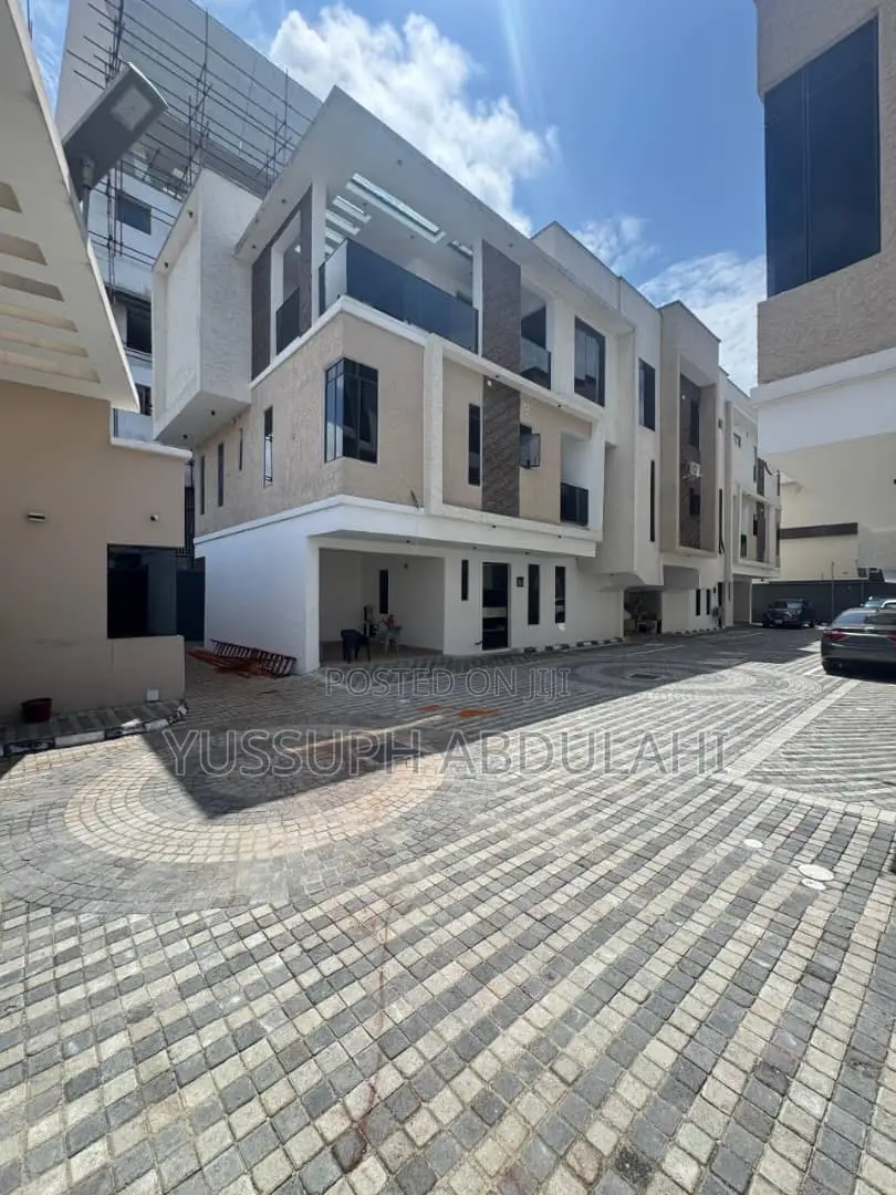 4bdrm Duplex in Lekki Phase1 for rent