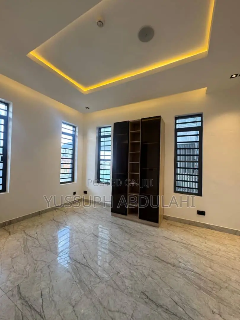 4bdrm Duplex in Lekki Phase1 for rent