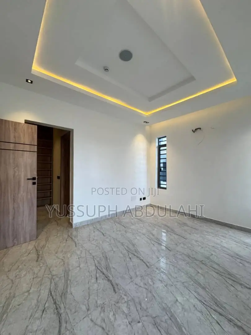 4bdrm Duplex in Lekki Phase1 for rent