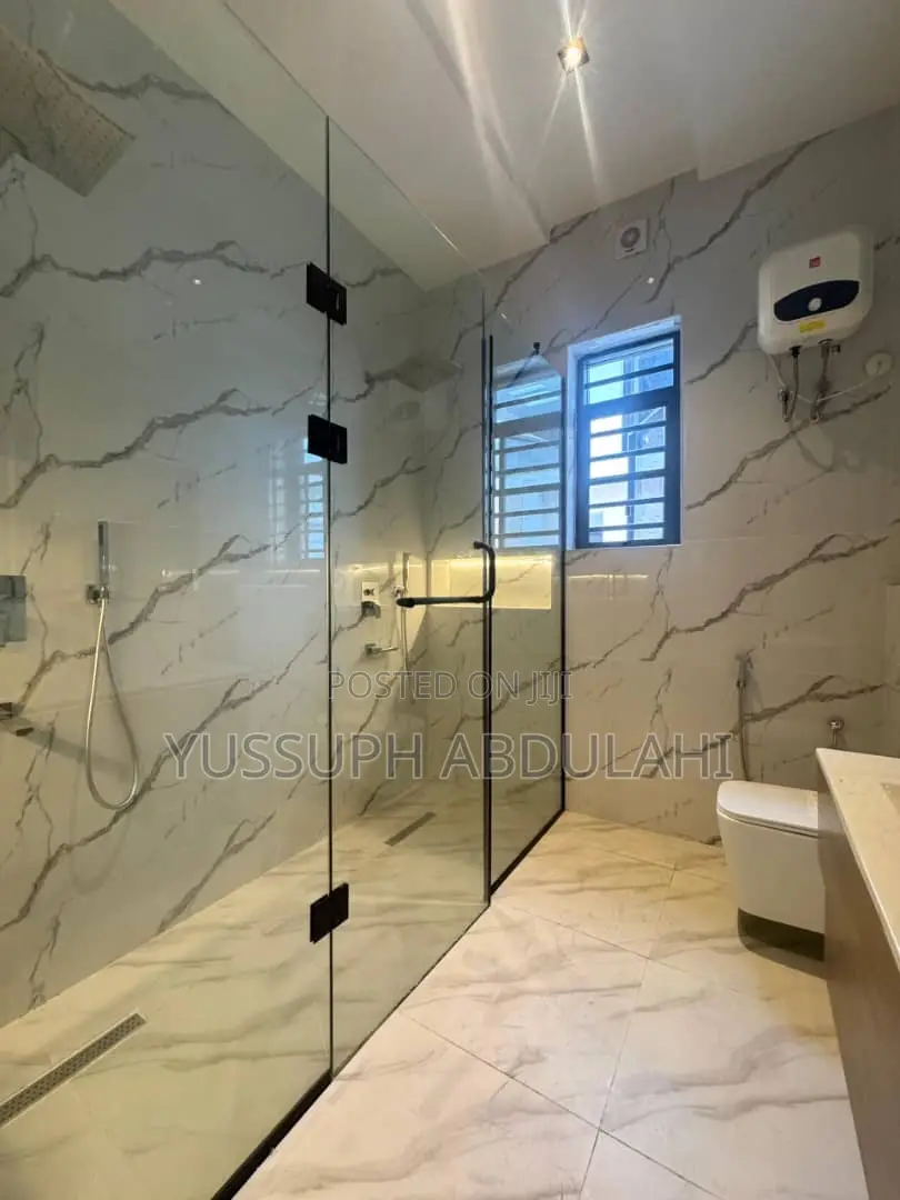 4bdrm Duplex in Lekki Phase1 for rent