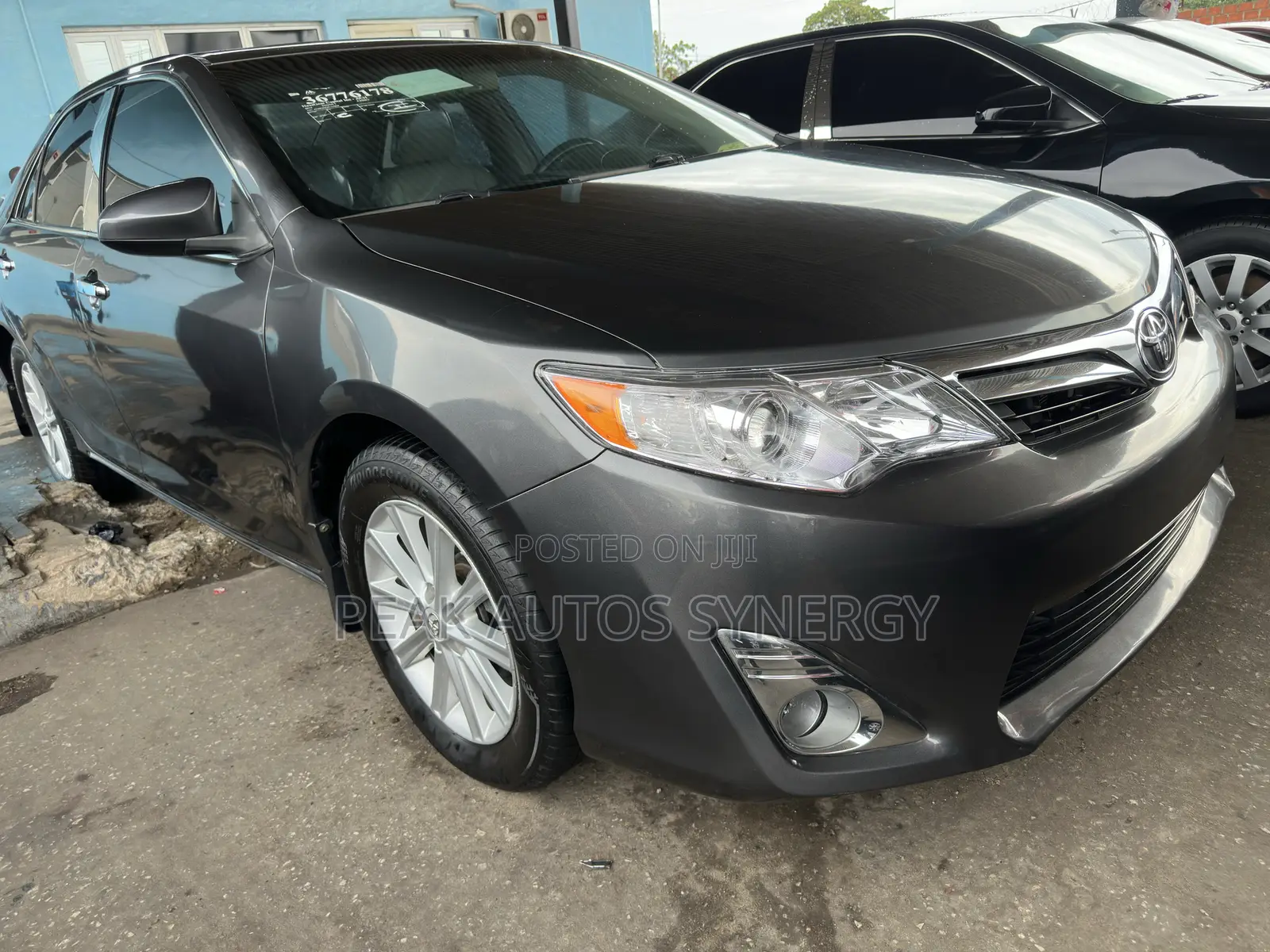 Toyota Camry XLE V6 4dr Sedan (3.5L 6cyl 6A) 2013 Gray