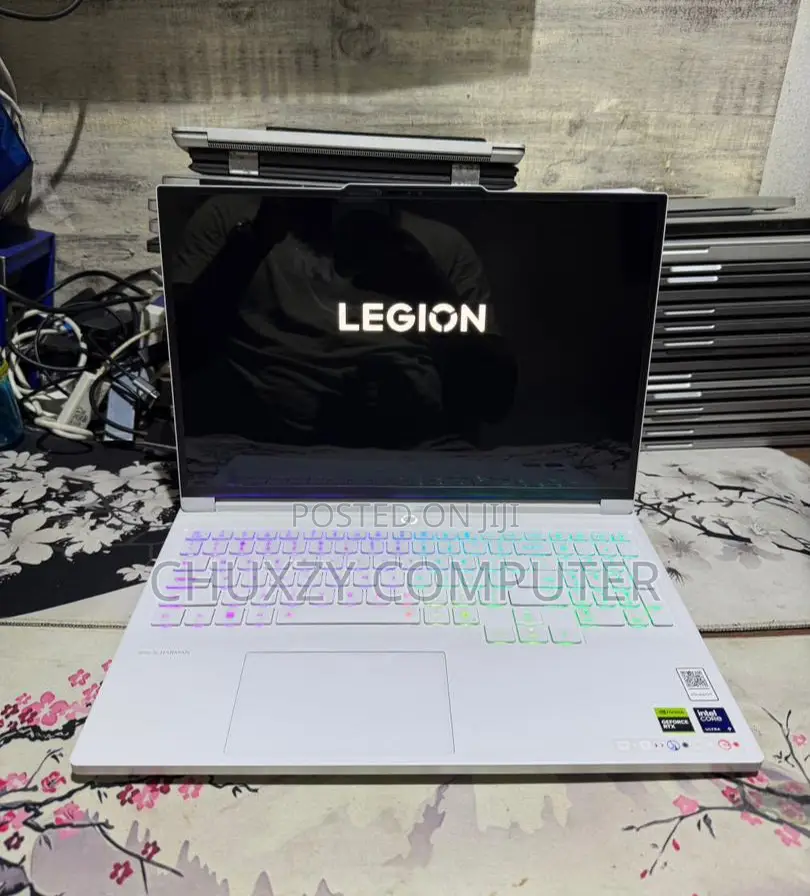 New Laptop Lenovo Legion 7 32GB Intel Core Ultra 9 SSD 1T