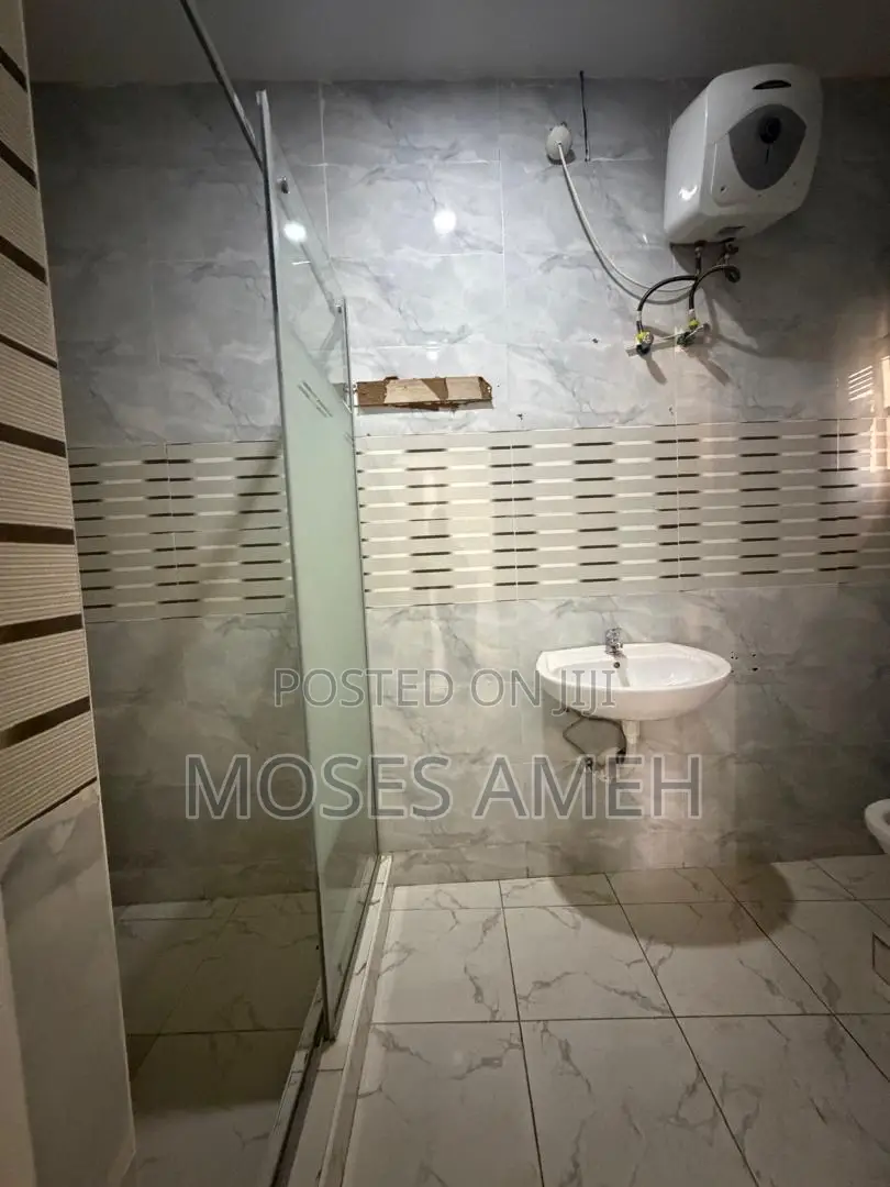 2bdrm Block of Flats in Guzape District for rent