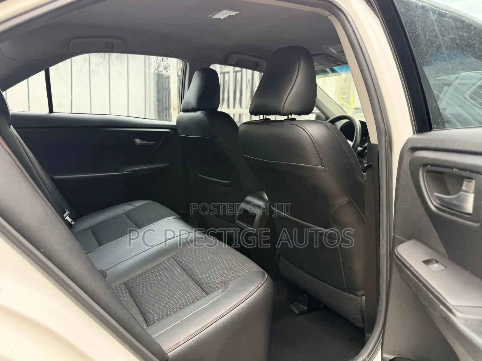 Toyota Camry SE 4dr Sedan (2.5L 4cyl 6A) 2015 White