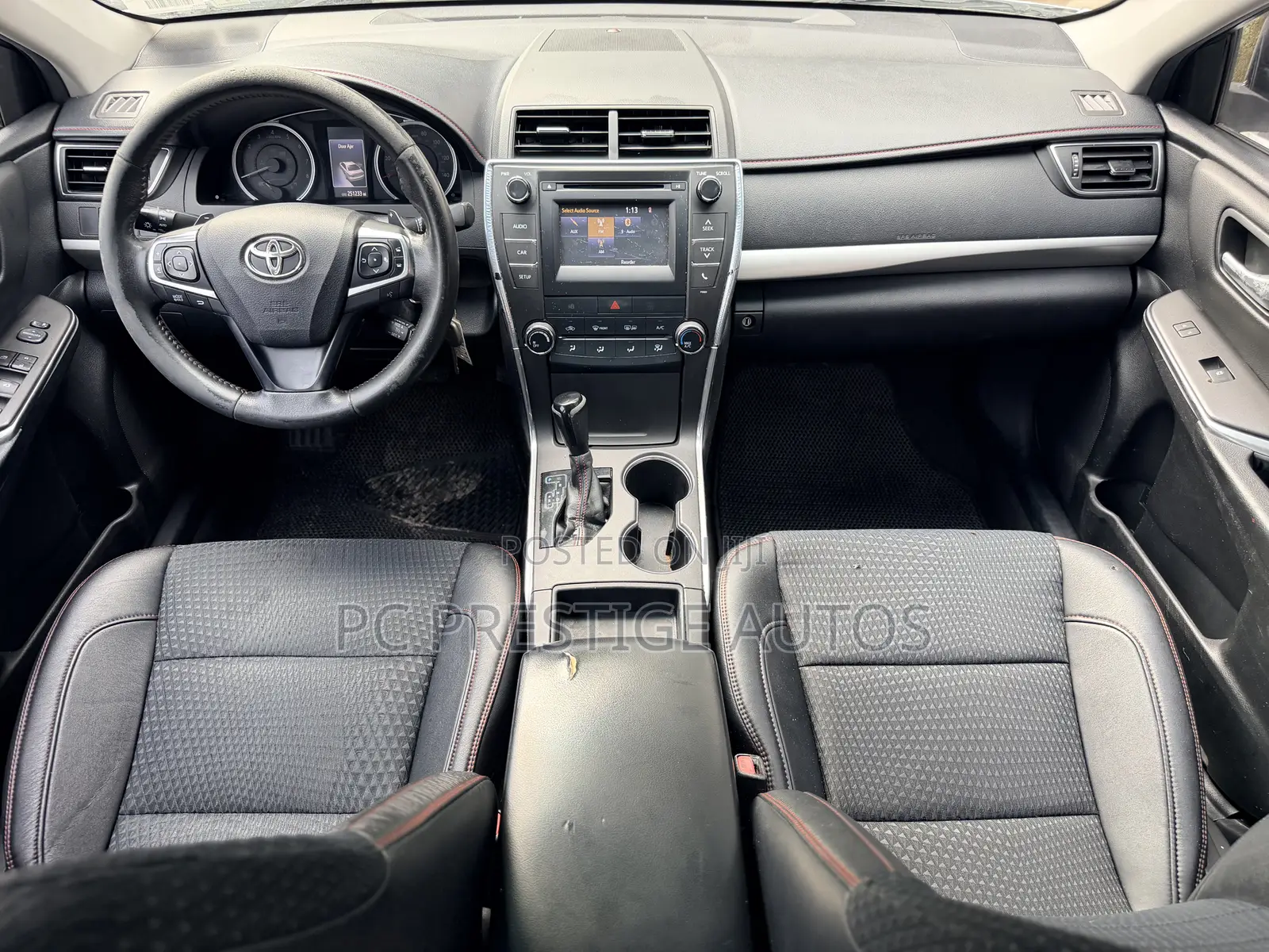 Toyota Camry SE 4dr Sedan (2.5L 4cyl 6A) 2015 White