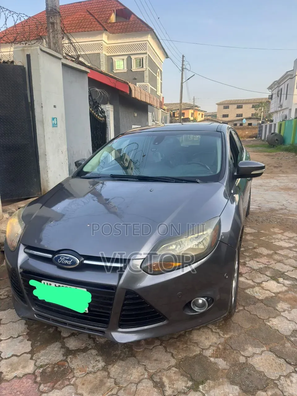 Ford Focus Titanium Sedan FWD (2.0 4cyl 5M) 2012 Blue