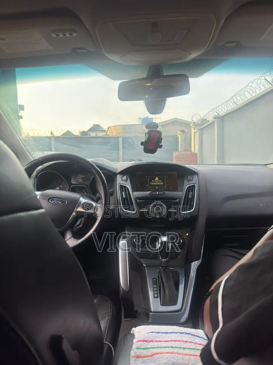 Ford Focus Titanium Sedan FWD (2.0 4cyl 5M) 2012 Blue