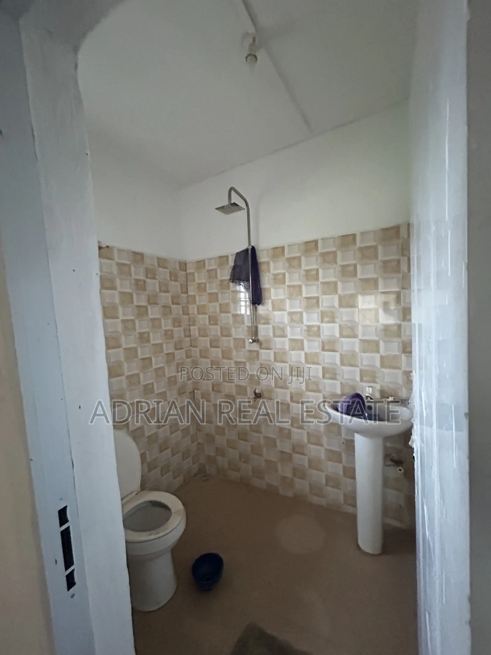 4bdrm Bungalow in University Of Ilesha, Ilesa for sale