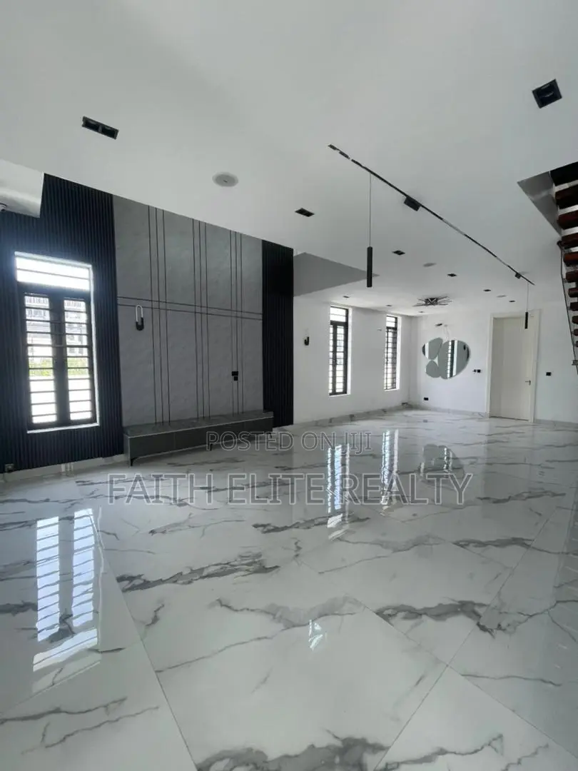 5bdrm Duplex in Lekki Phase 1 for sale