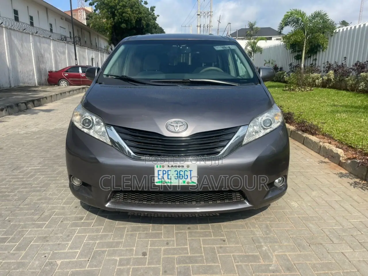 Toyota Sienna XLE FWD 8-Passenger 2013 Gray