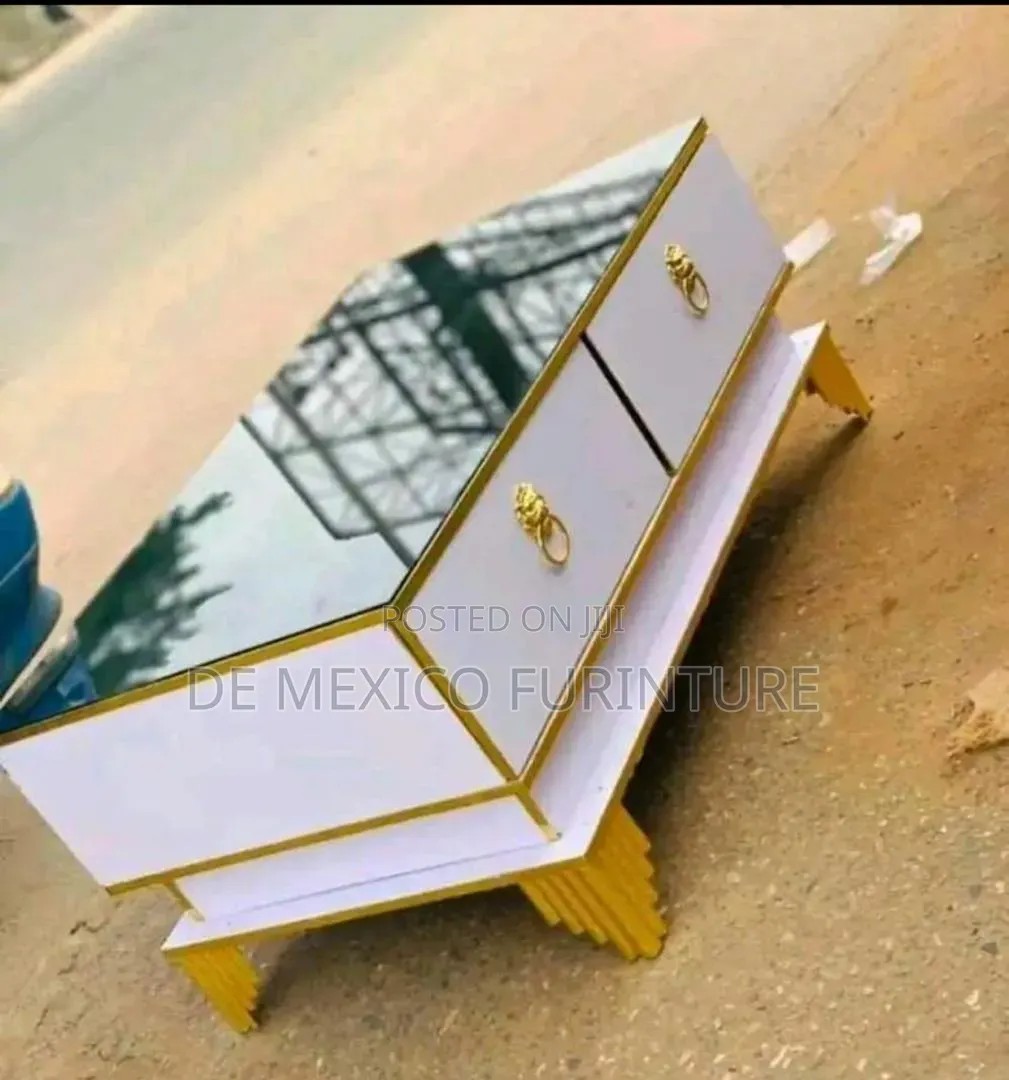 Center Table Made With HDF High Gloss