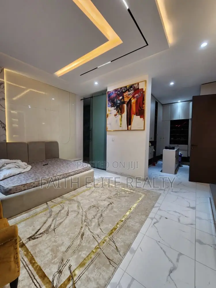 Furnished 5bdrm House in Osapa for sale