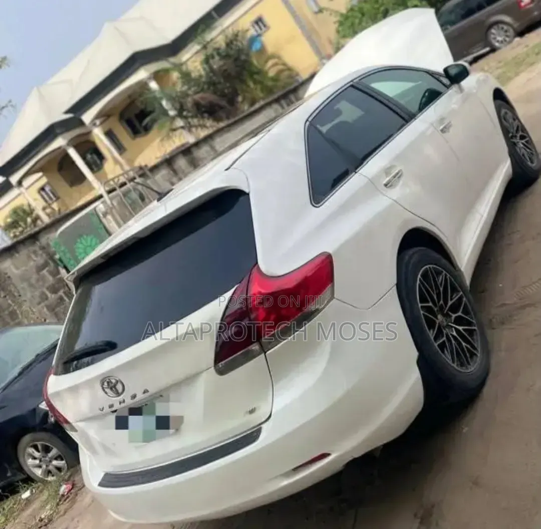 Toyota Venza 2010 White