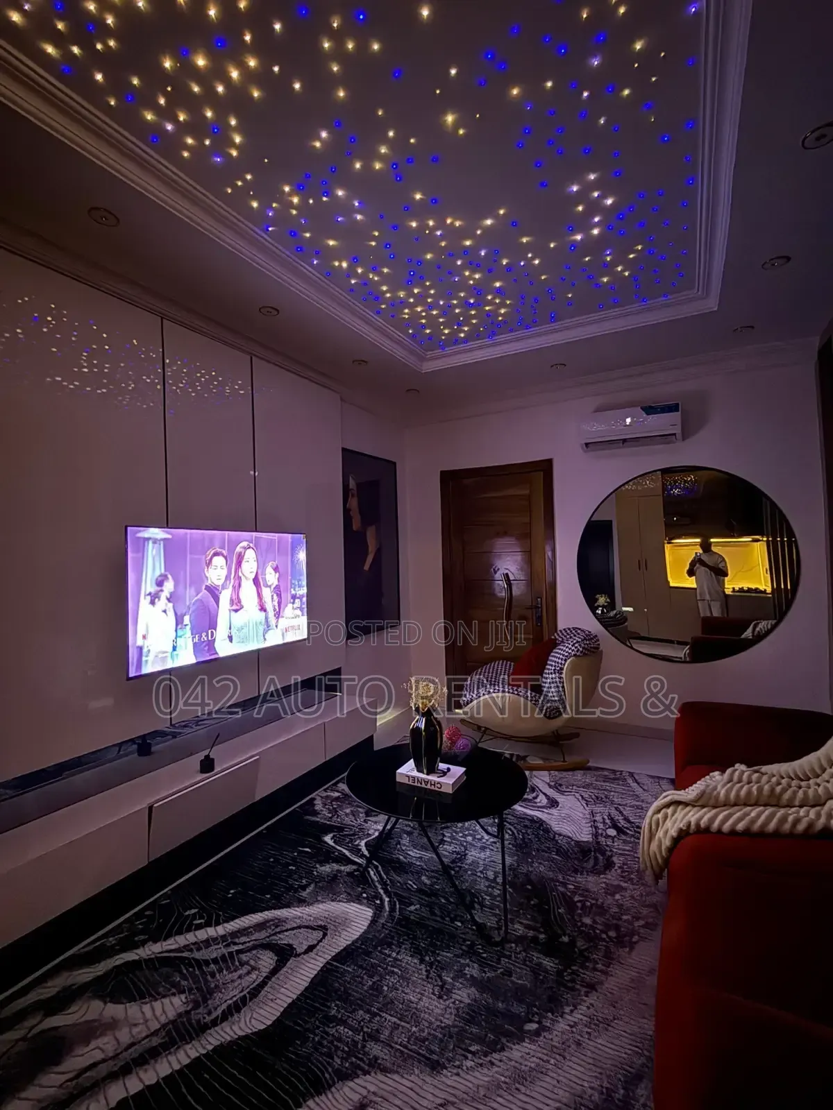 Deluxe 1 Bedroom Bathtub Apartment With Red Room