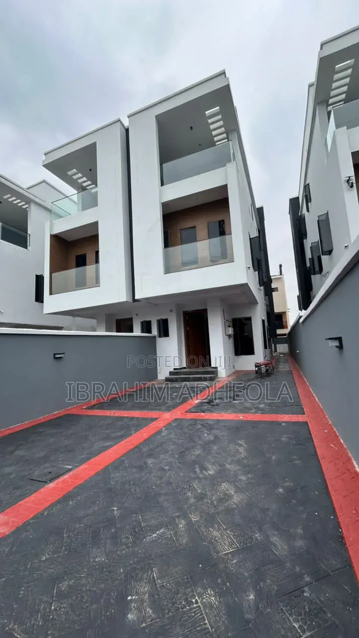 5bdrm Duplex in Ogudu Gra for sale
