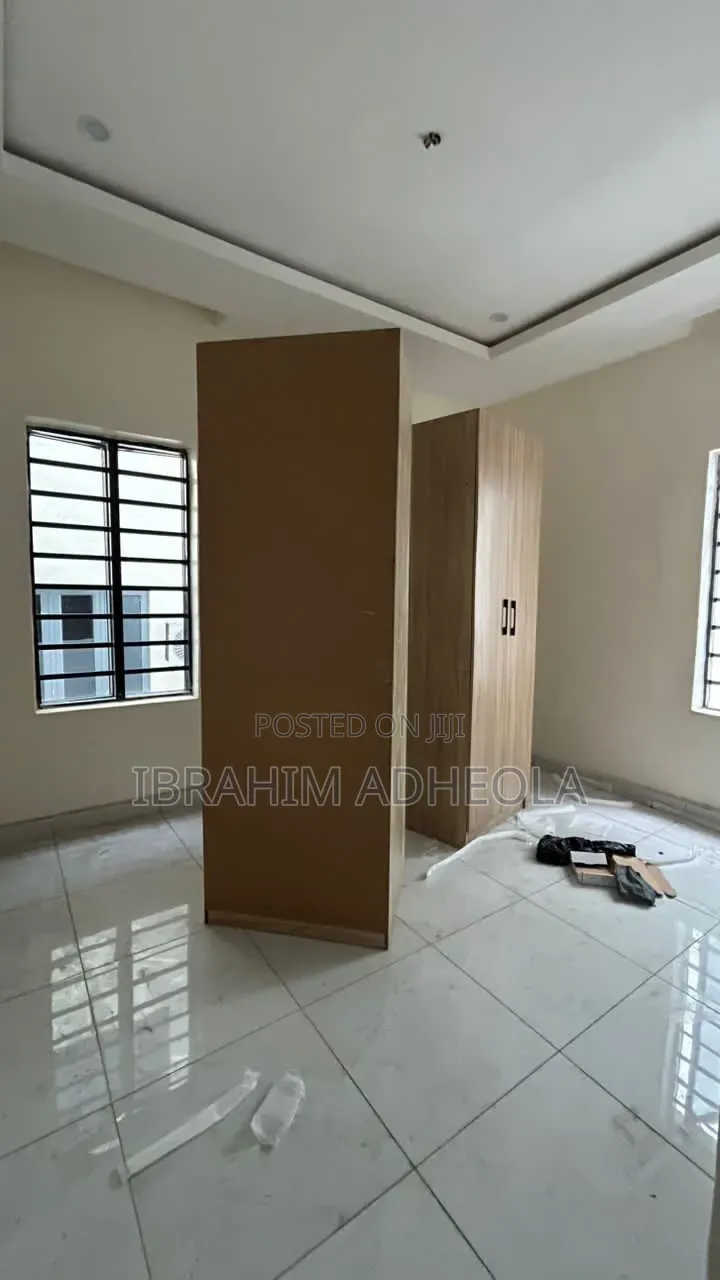 5bdrm Duplex in Ogudu Gra for sale