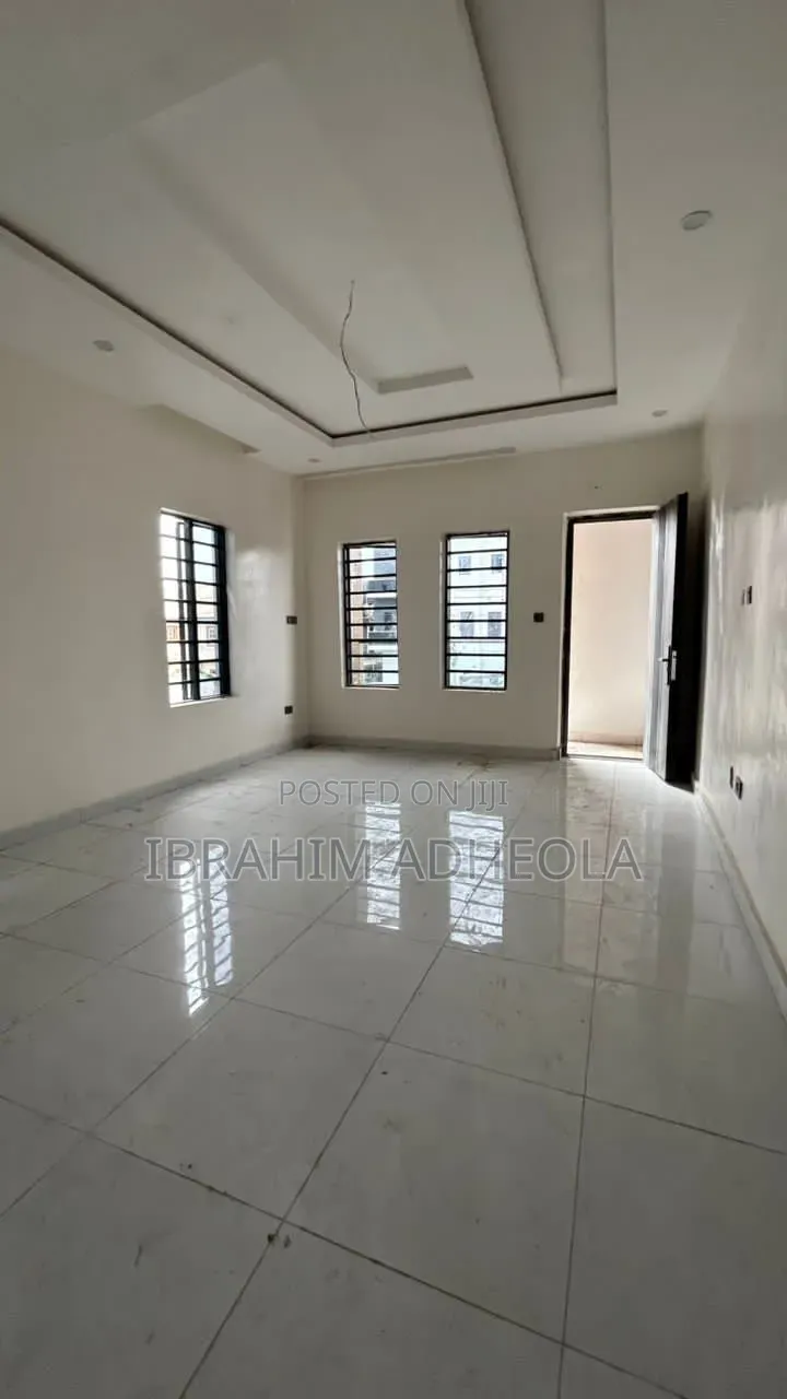 5bdrm Duplex in Ogudu Gra for sale