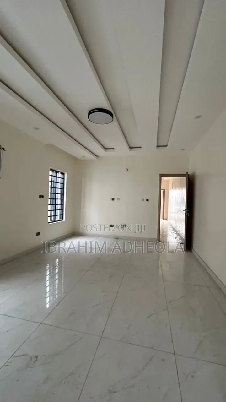 5bdrm Duplex in Ogudu Gra for sale