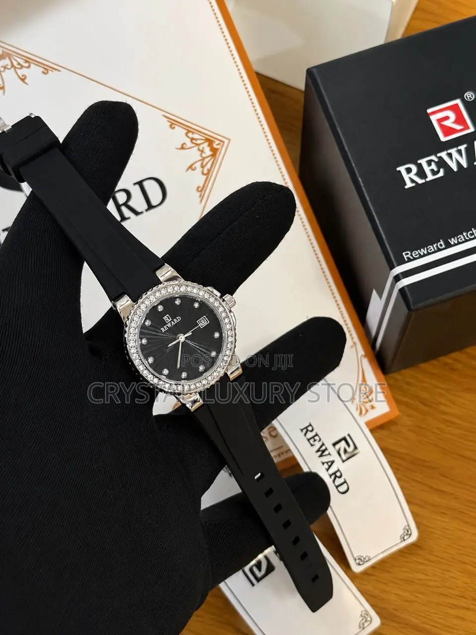 Reward Quality Ladies Rubber Strap Wristwatch