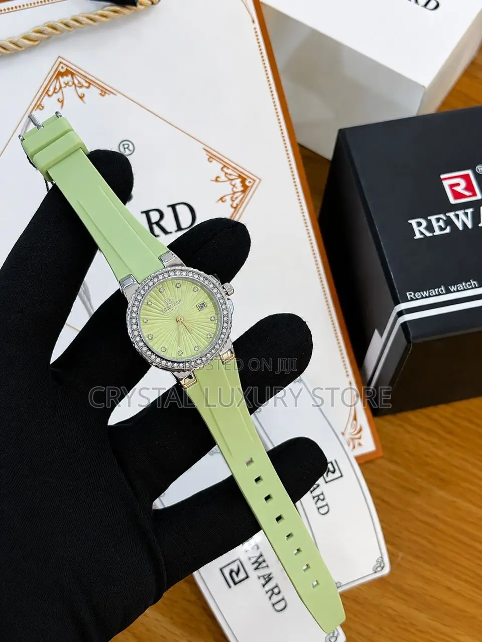 Reward Quality Ladies Rubber Strap Wristwatch