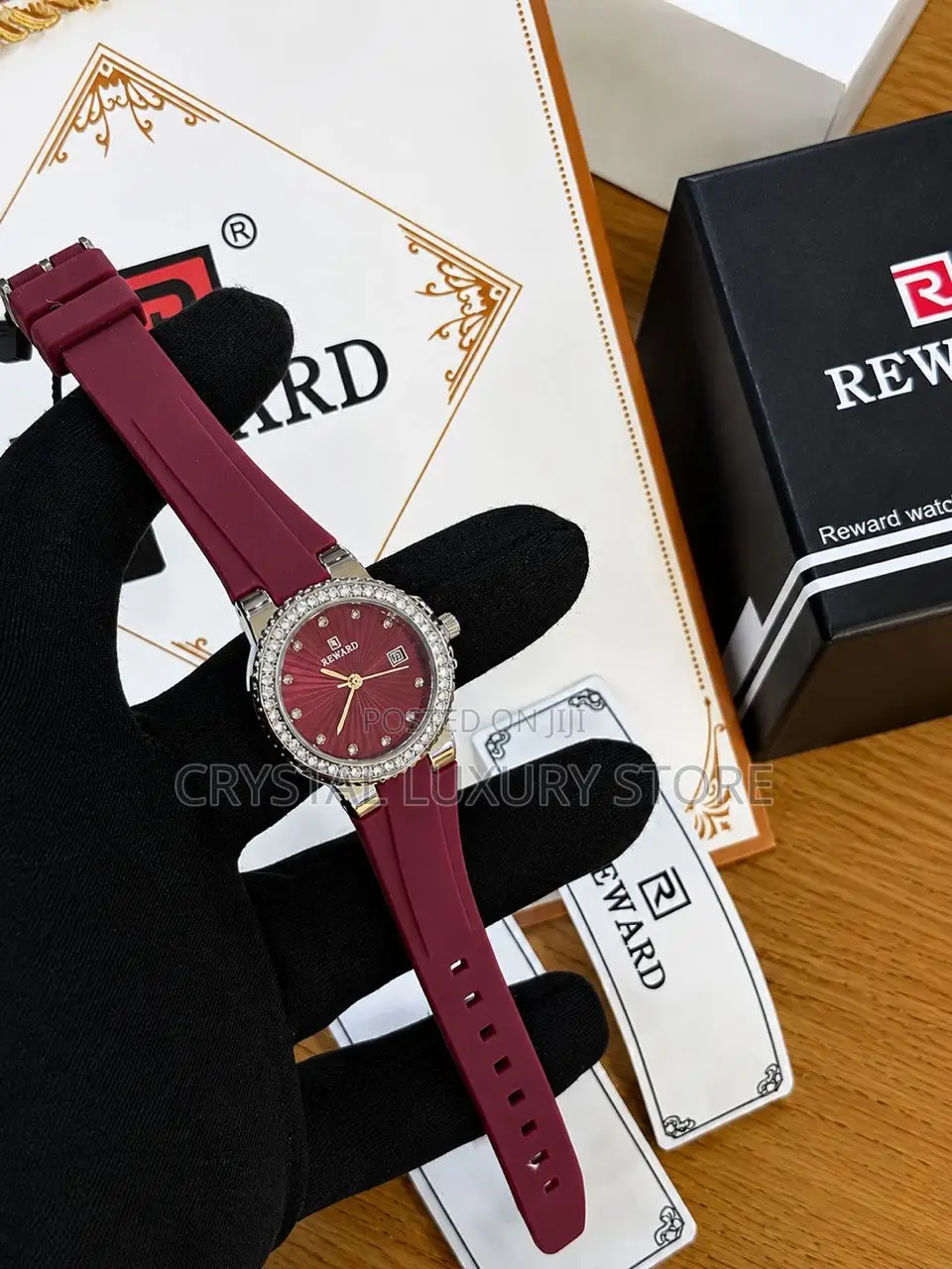 Reward Quality Ladies Rubber Strap Wristwatch