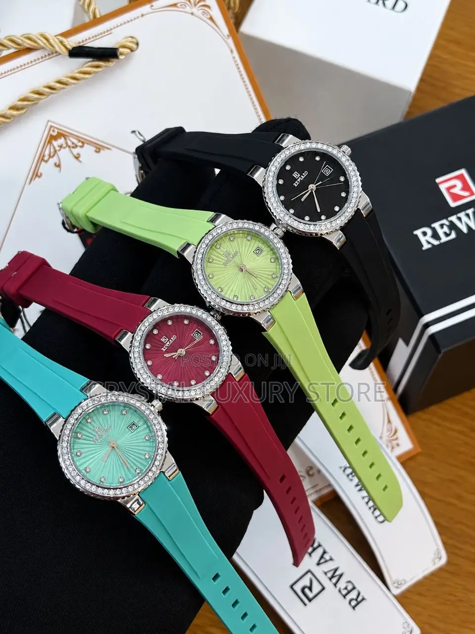 Reward Quality Ladies Rubber Strap Wristwatch