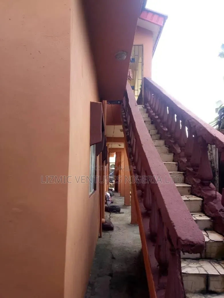 3bdrm Block of Flats in Akesan, Igando / Ikotun/Igando for sale
