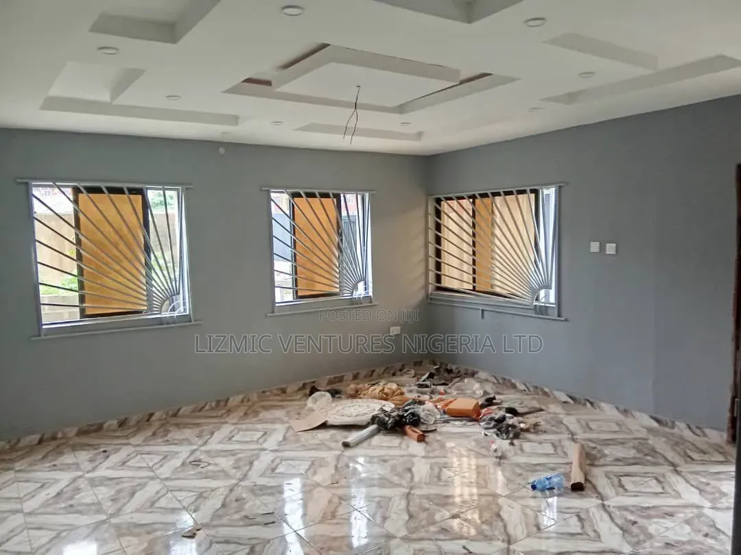 A Complete Building for Lease