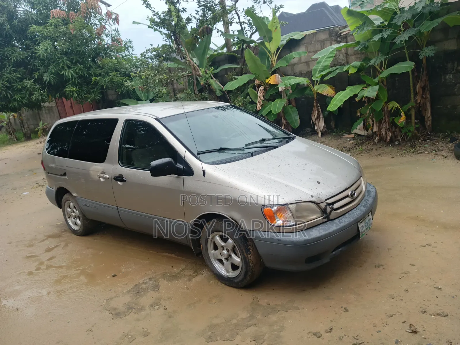 Toyota Sienna LE 2002 Brown