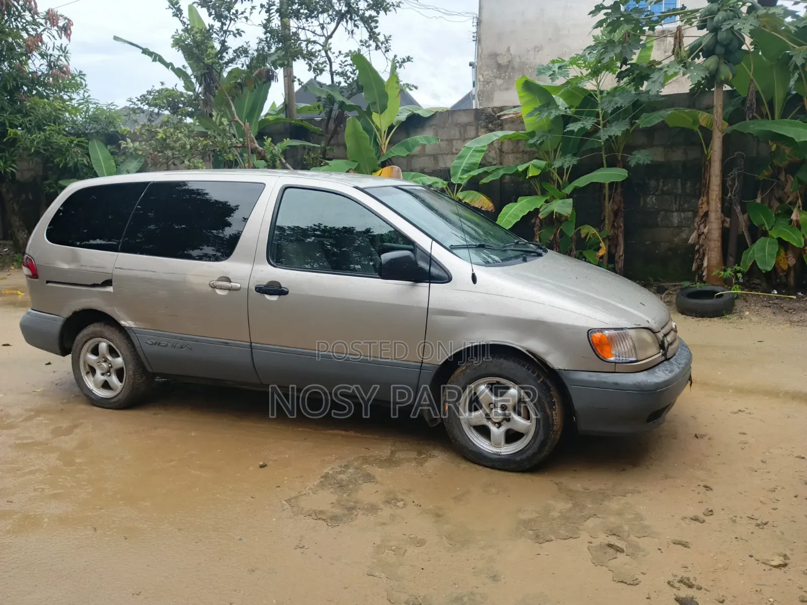 Toyota Sienna LE 2002 Brown