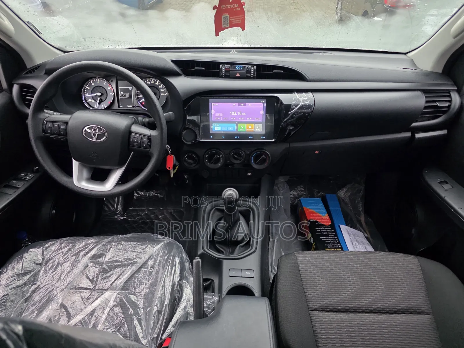 New Toyota Hilux 2025 White