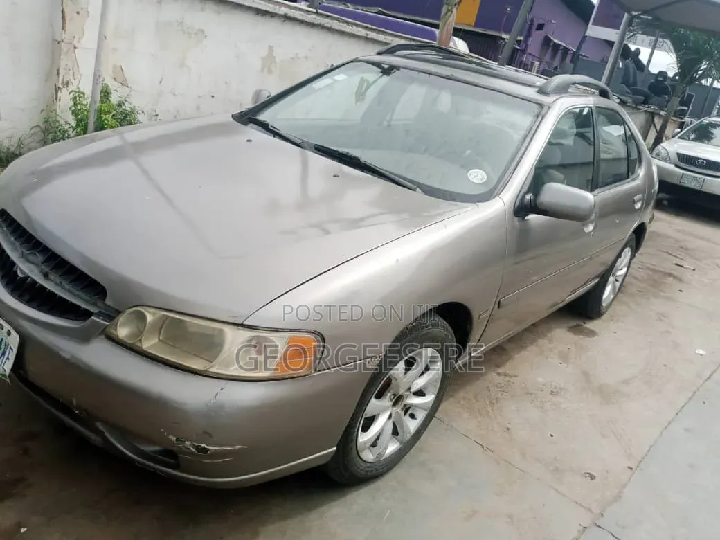 Nissan Altima 2000 Gray