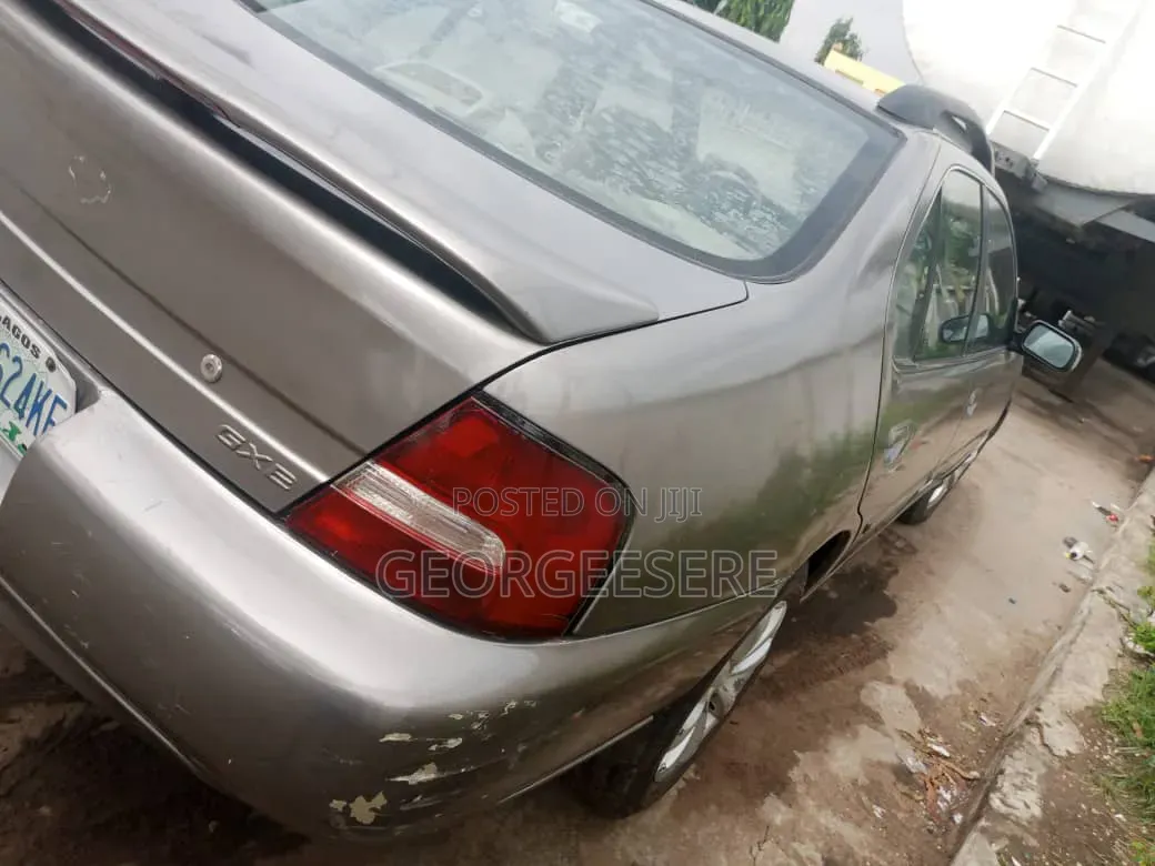 Nissan Altima 2000 Gray