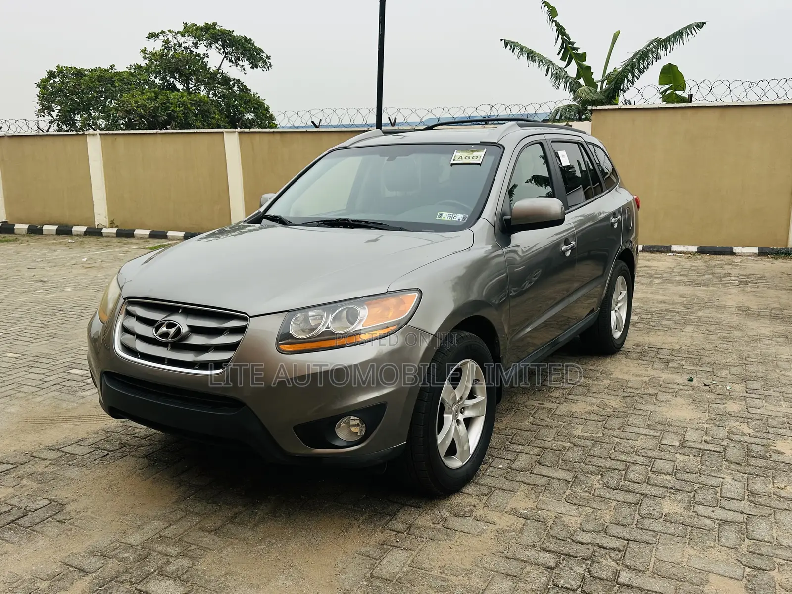 Hyundai Santa Fe Limited 2011 Gray