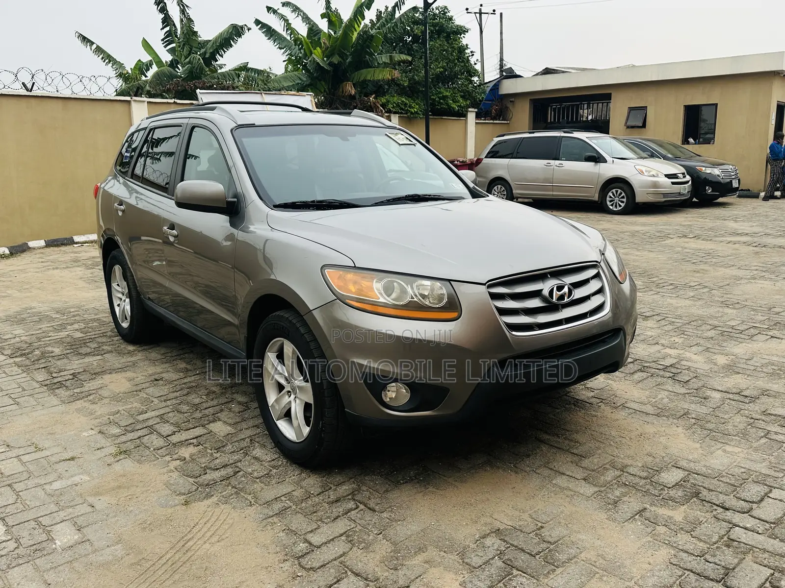Hyundai Santa Fe Limited 2011 Gray