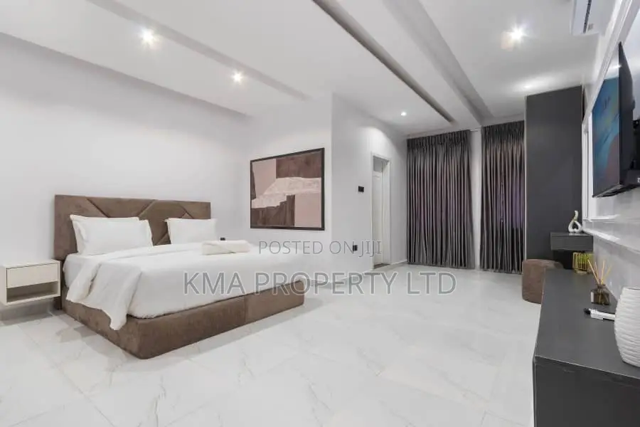 Luxurious and Spacious 2 Bedroom Apartment With Snooker