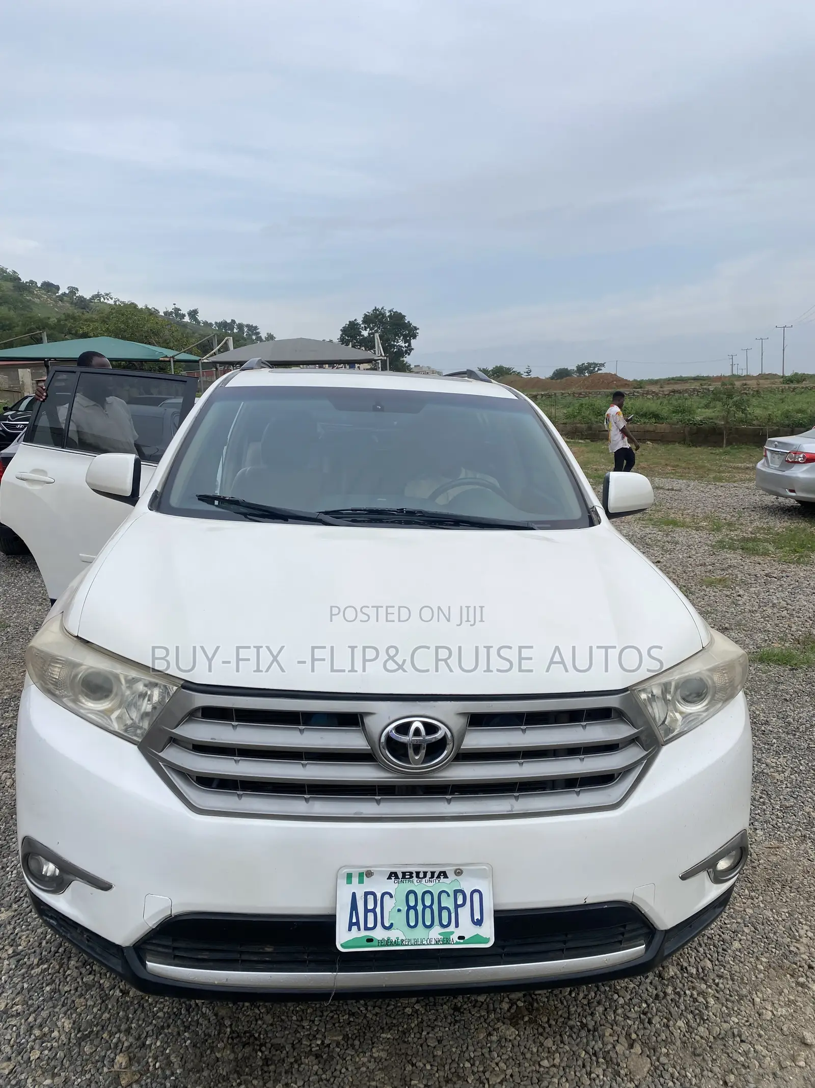 Toyota Highlander SE 2012 White