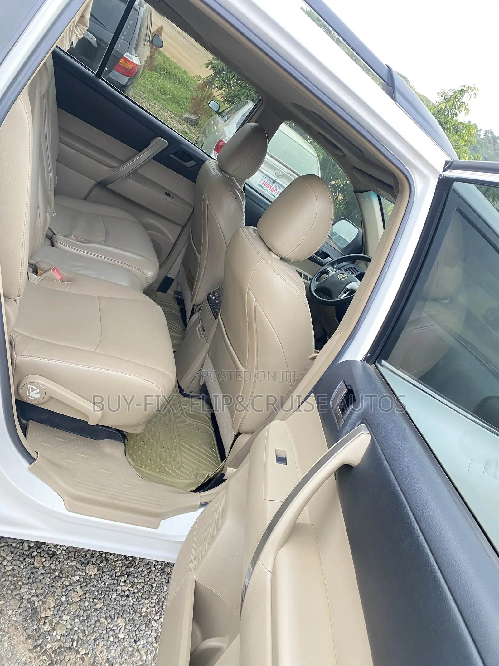 Toyota Highlander SE 2012 White