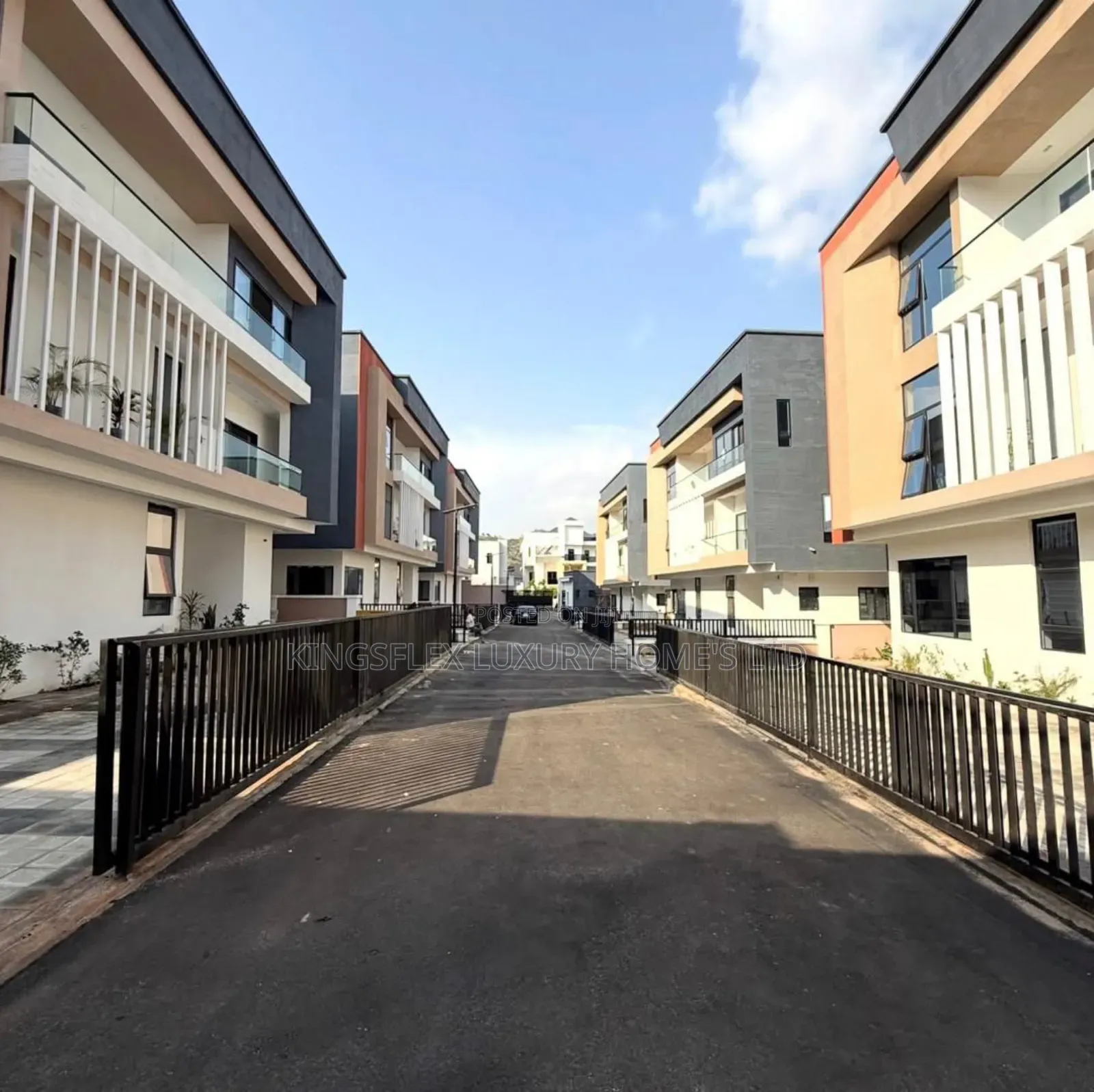 6bdrm Duplex in Estate, Katampe Extension for sale