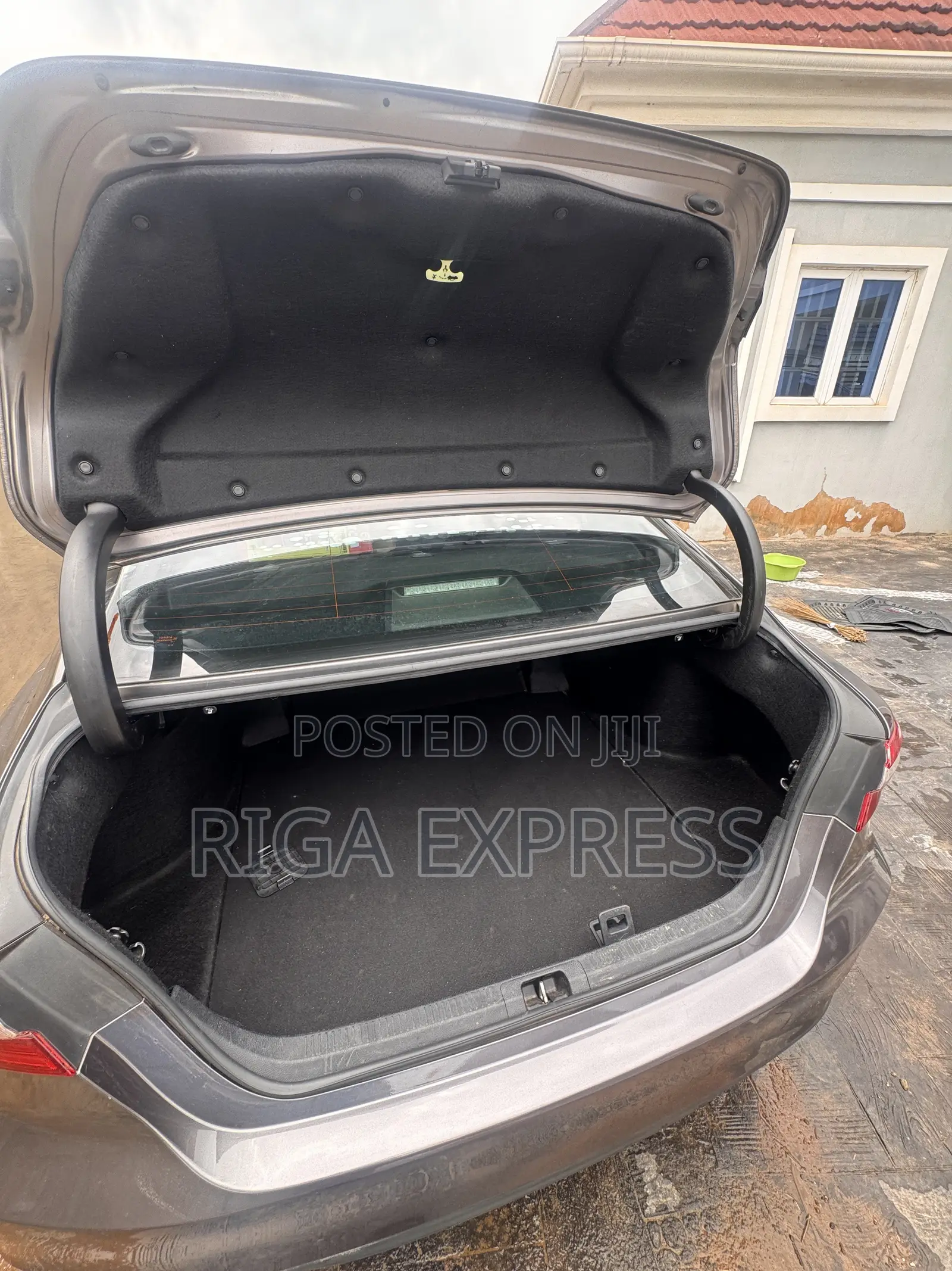 Toyota Camry LE FWD (2.5L 4cyl 8AM) 2018 Gray