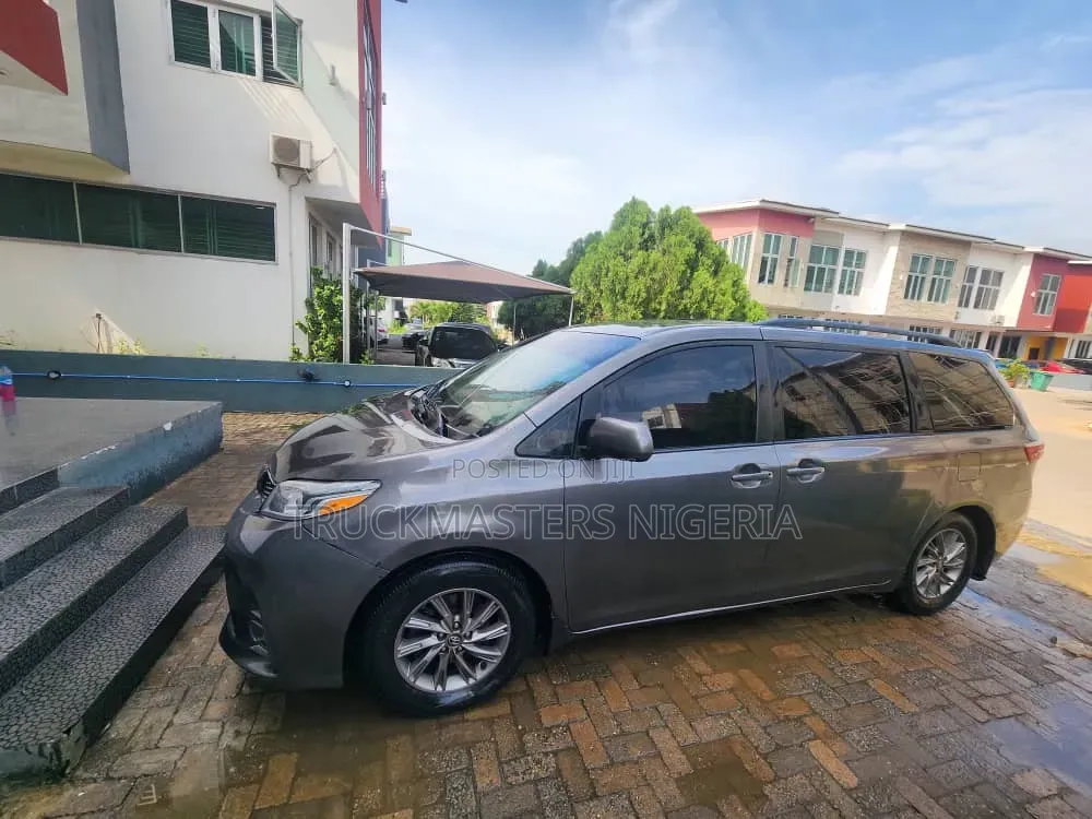 Toyota Sienna Limited 7-Passenger 4dr Minivan AWD (3.5L 6cyl 6A) 2015