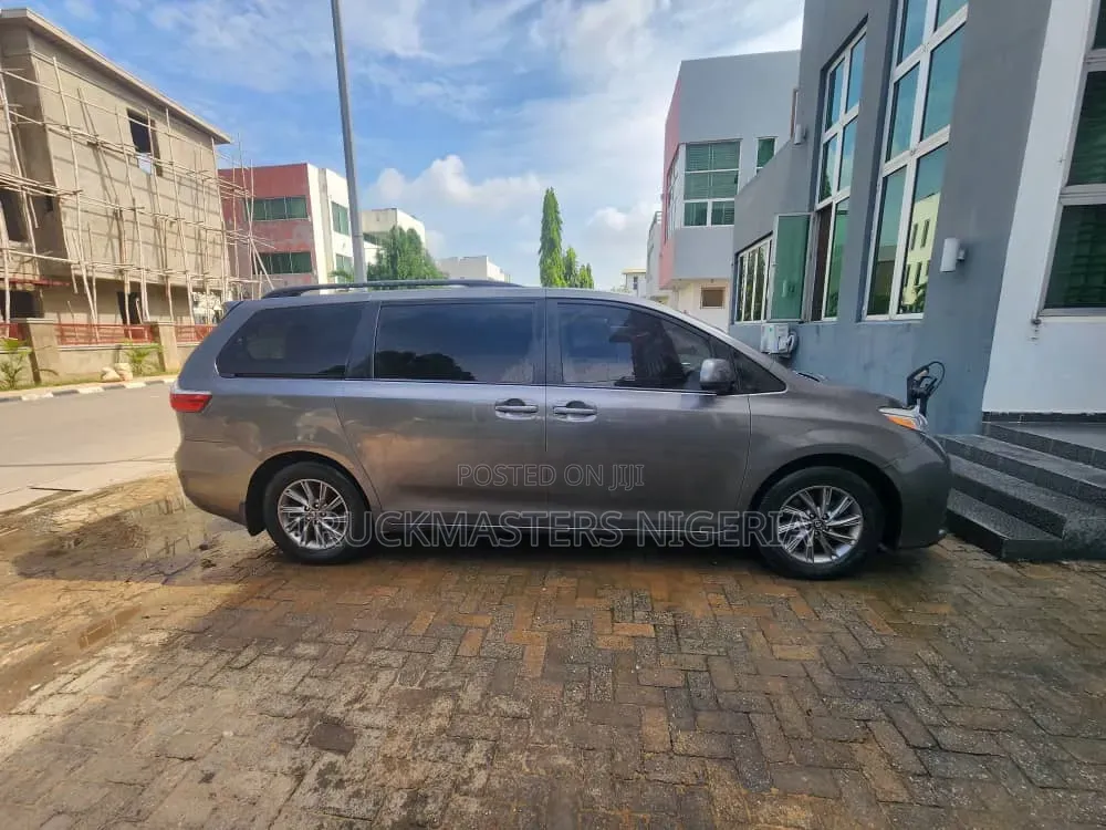 Toyota Sienna Limited 7-Passenger 4dr Minivan AWD (3.5L 6cyl 6A) 2015
