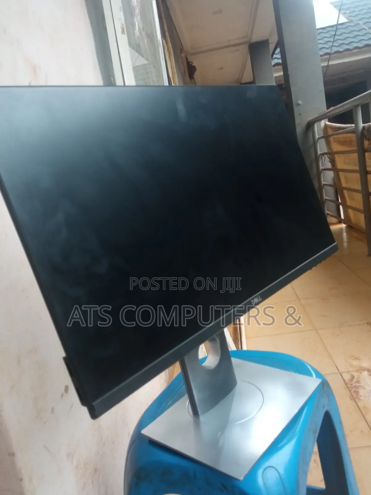 Clean 24 Inches Frameless Monitor