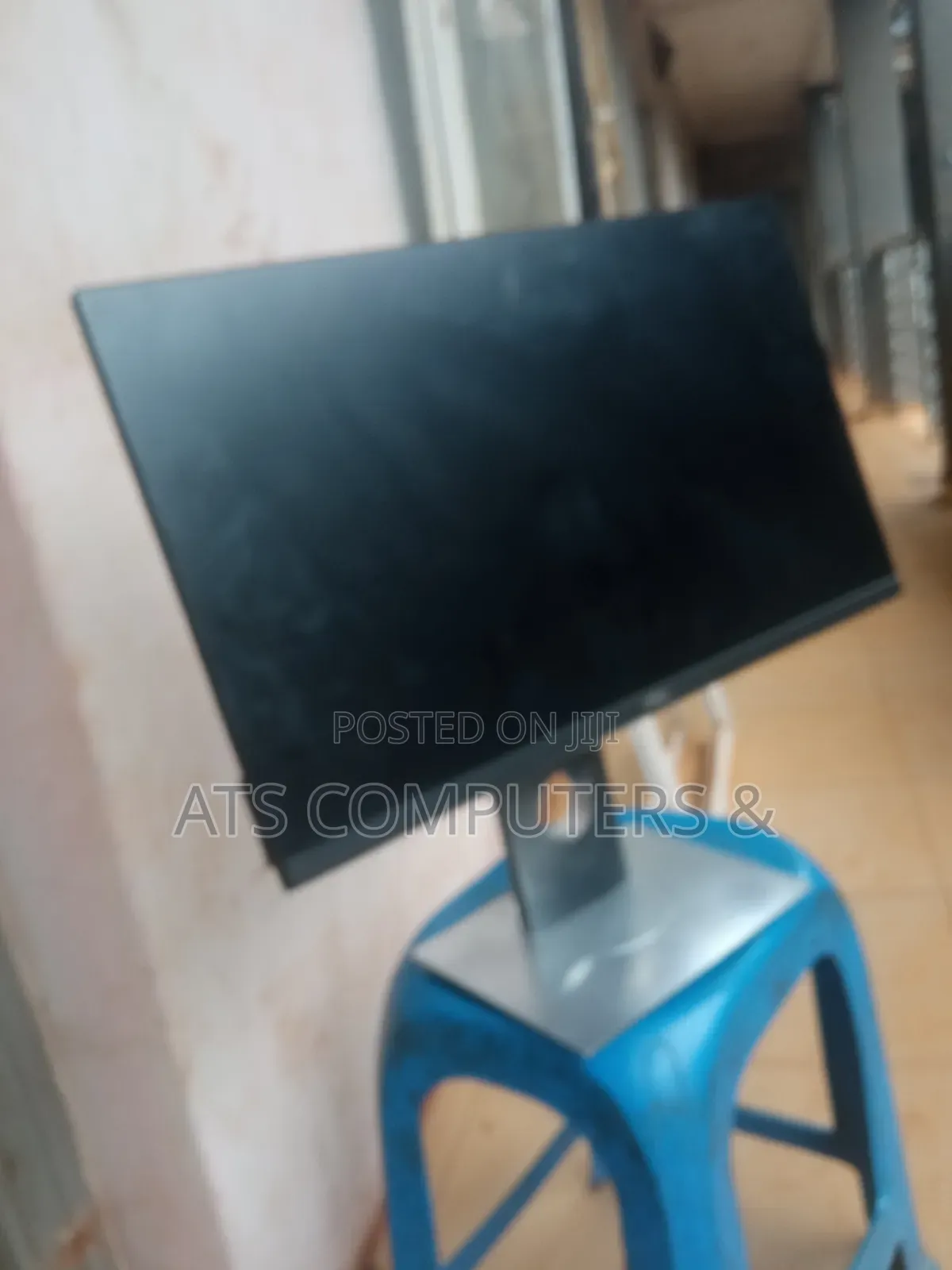 Clean 24 Inches Frameless Monitor