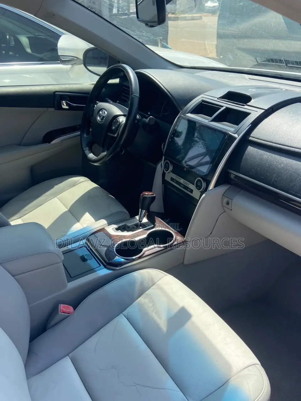 Toyota Camry XLE V6 4dr Sedan (3.5L 6cyl 6A) 2012 White