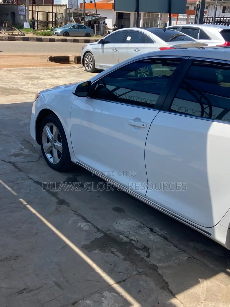 Toyota Camry XLE V6 4dr Sedan (3.5L 6cyl 6A) 2012 White