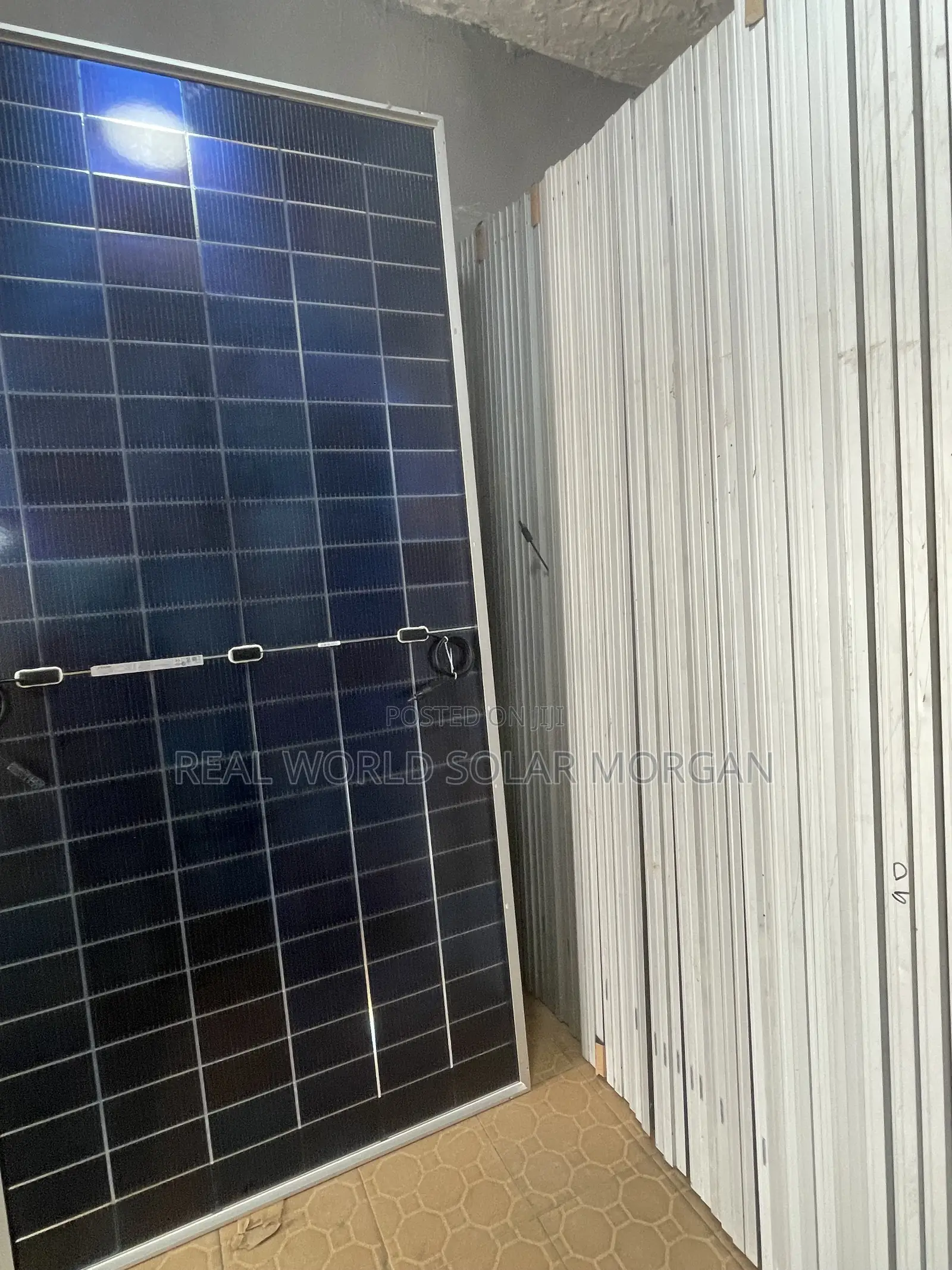 600w Jinko 144 Cells (16 Busbar)