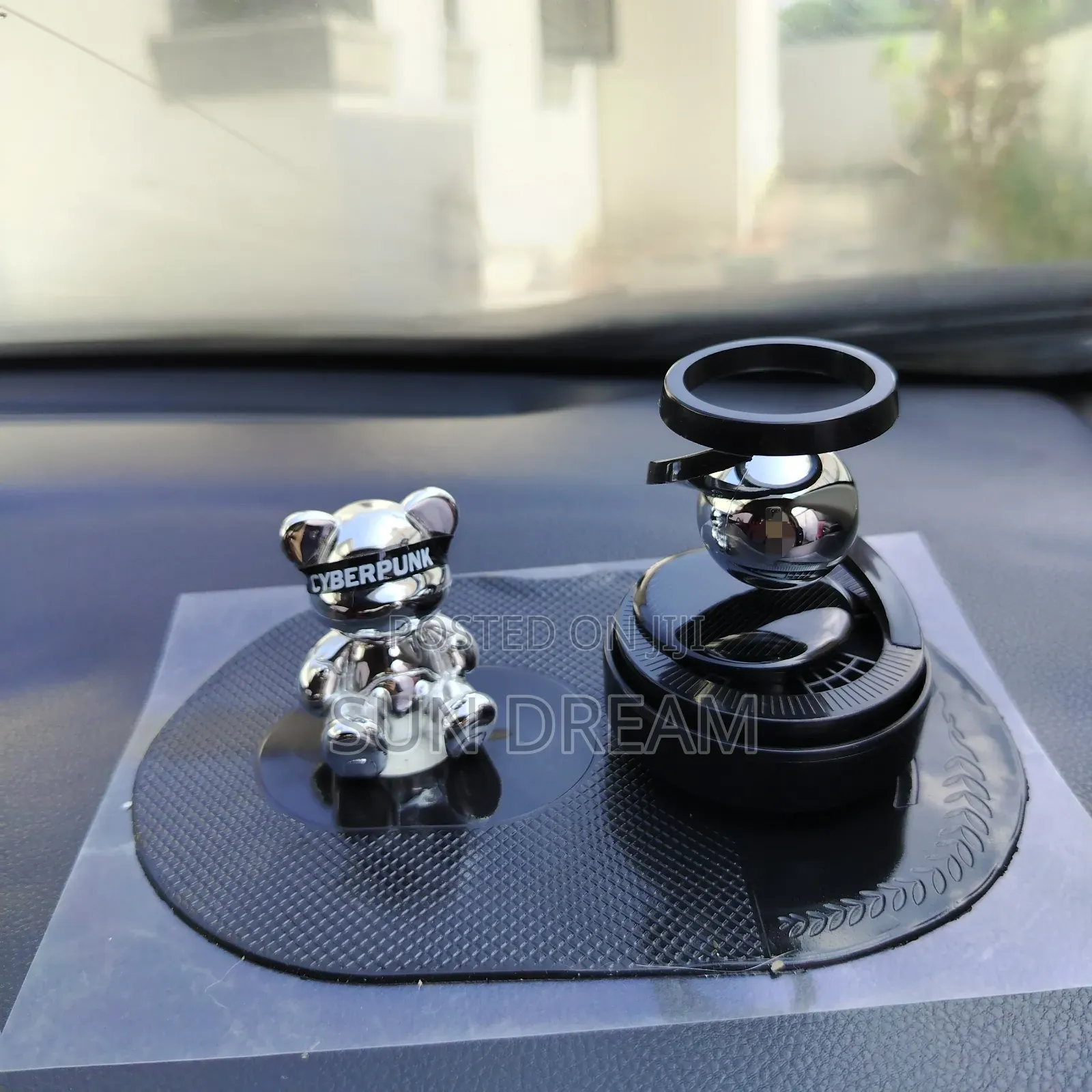 Car Solar Ornaments Car Can Turn Around When Meet Sun