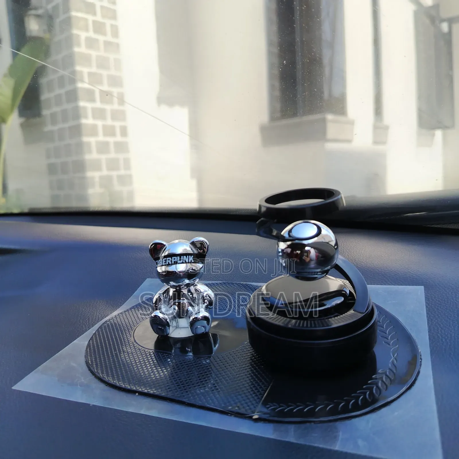 Car Solar Ornaments Car Can Turn Around When Meet Sun