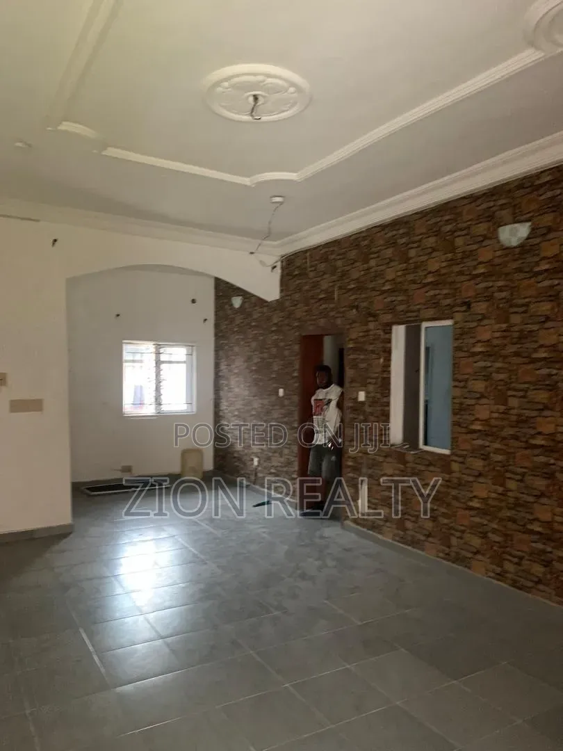 3bdrm Apartment in New Road, Awoyaya for rent
